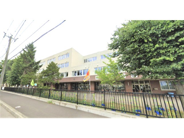 小学校　札幌市立北郷小学校（小学校）まで190m
