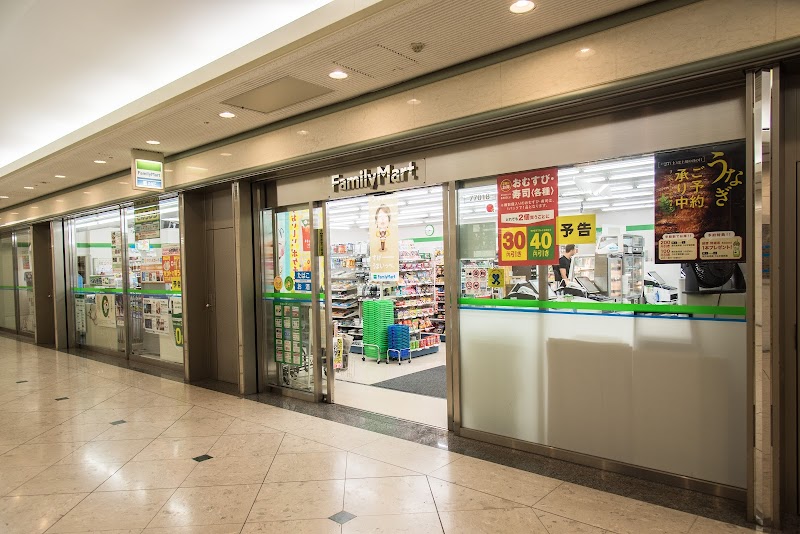 コンビニ　ファミリーマート赤坂パークビル店（コンビニ）まで277m