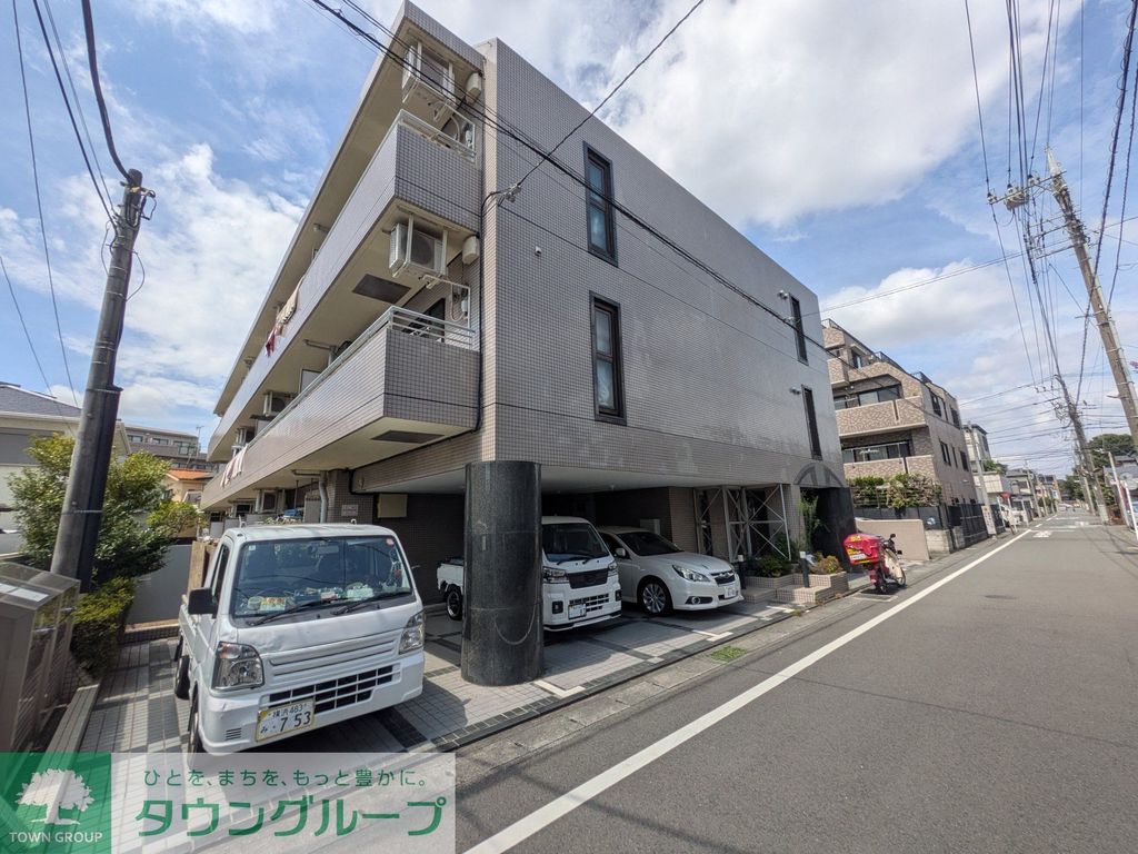 建物外観　駐車場