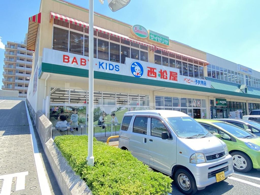 ショッピングセンター　西松屋エムズタウン三郷中央店（ショッピングセンター）まで860m