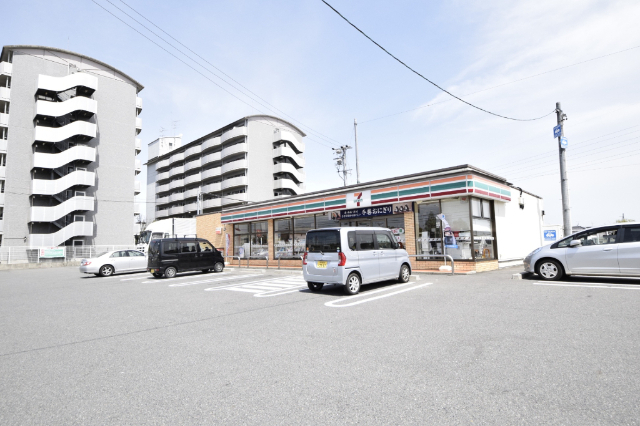 コンビニ　セブンイレブン春日町落合店（コンビニ）まで416m