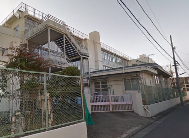 小学校　世田谷区立下北沢小学校（小学校）まで523m