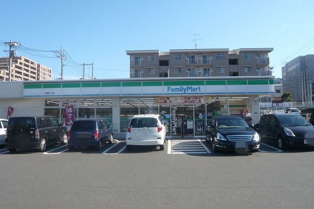 コンビニ　ファミリーマート小倉緑ヶ丘店（コンビニ）まで282m