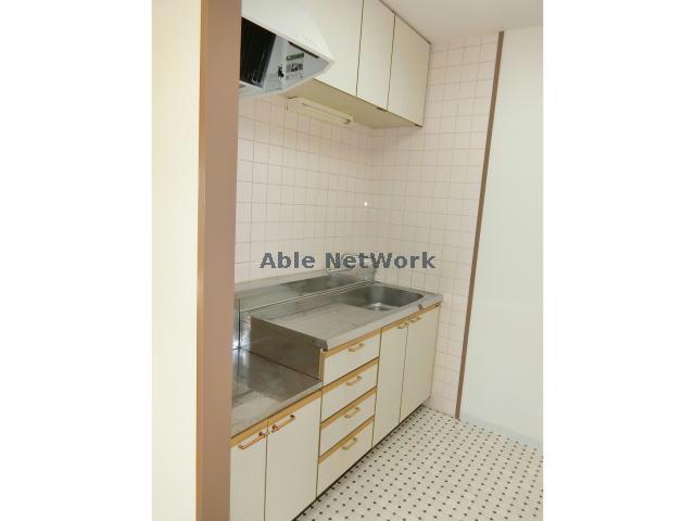 碧南市 4階建 築31年のキッチン写真