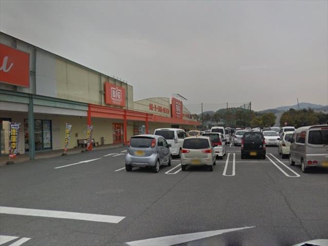 スーパー　マックスバリュ西日本（株）／ザ・ビッグ鴨方店（スーパー）まで929m