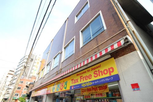 ドラックストア　どらっぐぱぱす 入谷店（ドラッグストア）まで182m