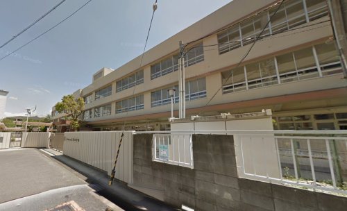 小学校　茨木市立庄栄小学校（小学校）まで879m