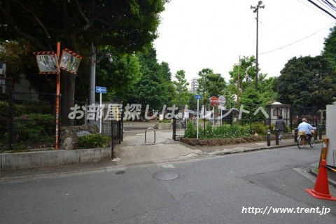 公園　西戸山公園（公園）まで670m