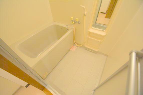 バス・シャワールーム　ゆったりと入るなら、お風呂とトイレとは別々が嬉しいですよね。