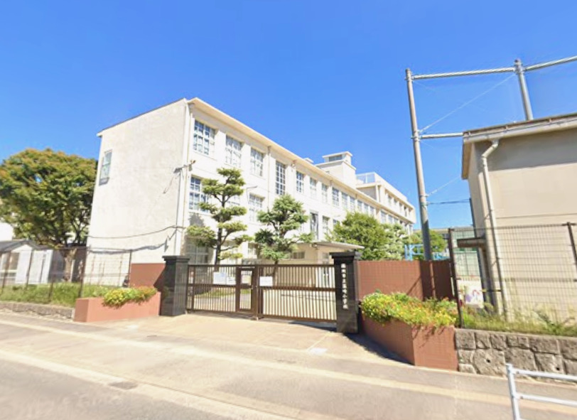 小学校　福岡市立箱崎小学校（小学校）まで646m