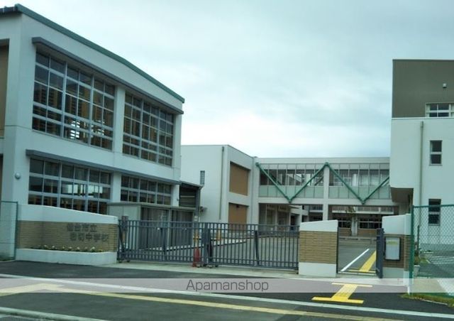 中学校　仙台市立岩切中学校（中学校）まで842m