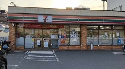 コンビニ　セブンイレブン板橋小豆沢1丁目店（コンビニ）まで330m