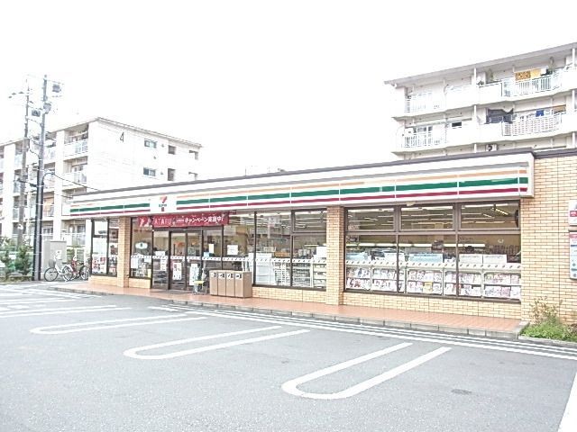 コンビニ　セブンイレブン（コンビニ）まで400m