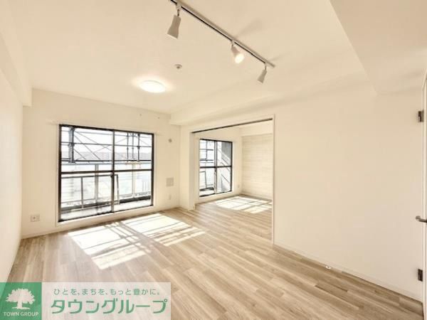 ＪＲ総武線 下総中山駅 徒歩17分 8階建 築25年の居間写真