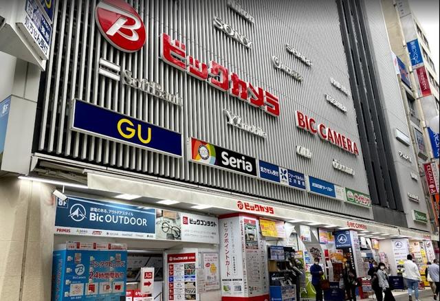 ショッピングセンター　ジーユービックカメラ立川店（ショッピングセンター）まで583m