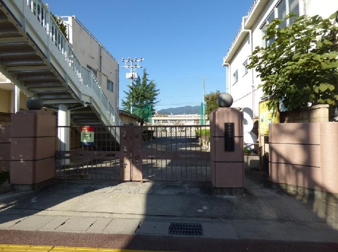 小学校　甲府市立舞鶴小学校（小学校）まで426m