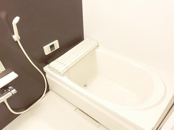 バス・シャワールーム　浴室乾燥機、追い焚き機能付バス！