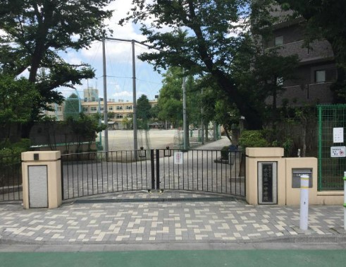 中学校　板橋区立赤塚第一中学校（中学校）まで404m