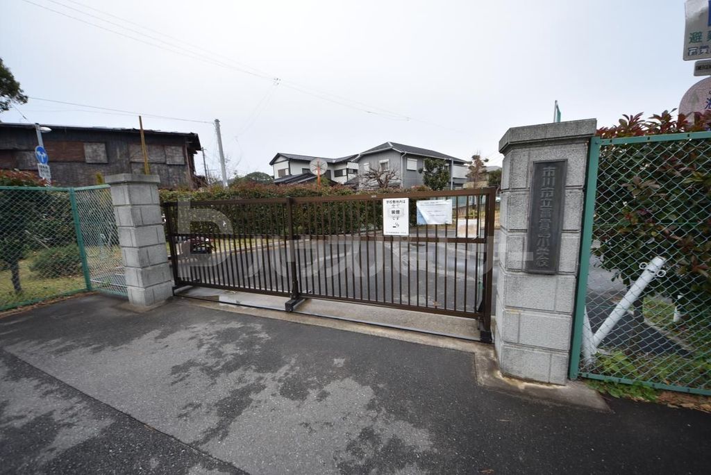 小学校　市川市立冨貴島小学校（小学校）まで760m