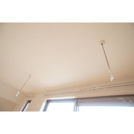その他設備　雨の日に便利な室内物干し付き
