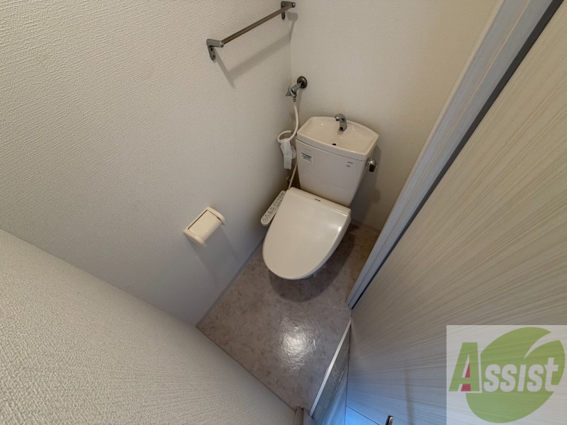 トイレ　こちらはトイレです。清潔感があり、安心して使用できます。