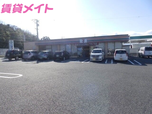 コンビニ　セブンイレブン四日市三重団地入口店（コンビニ）まで542m