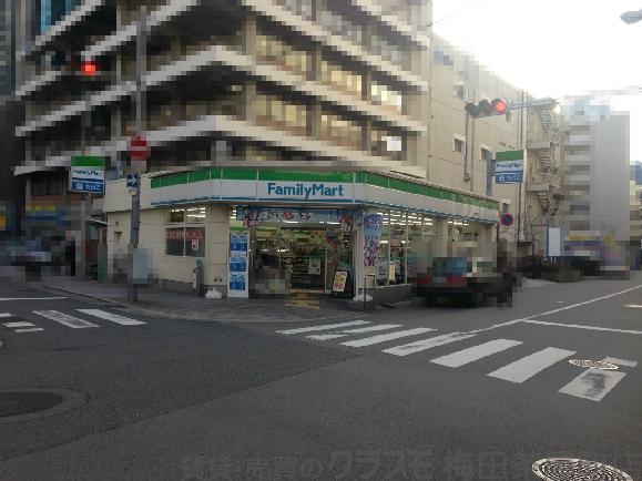 コンビニ　ファミリーマート 　中津三丁目（コンビニ）まで482m