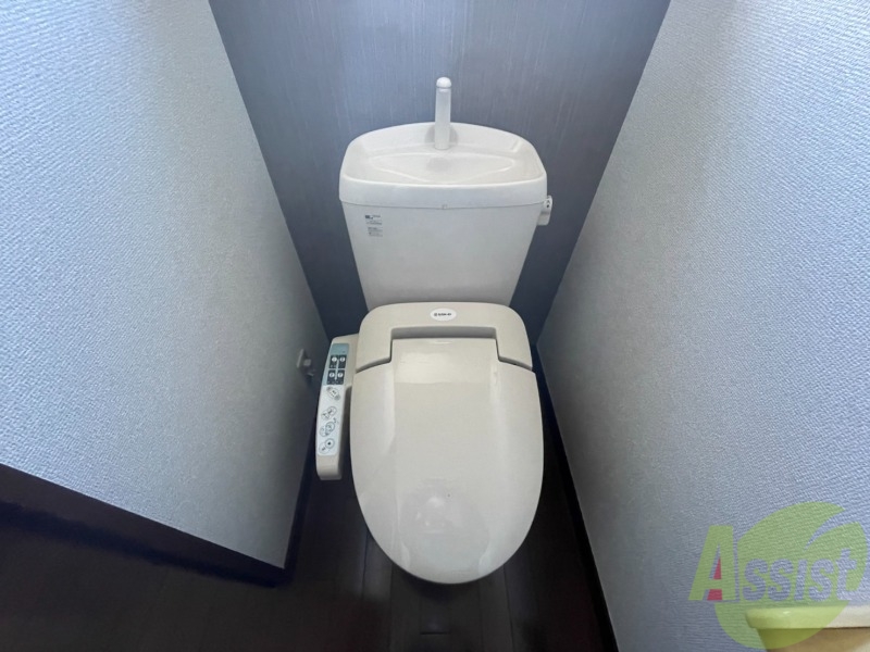 トイレ　嬉しいウォシュレット機能付きです。シャワートイレは便利ですね