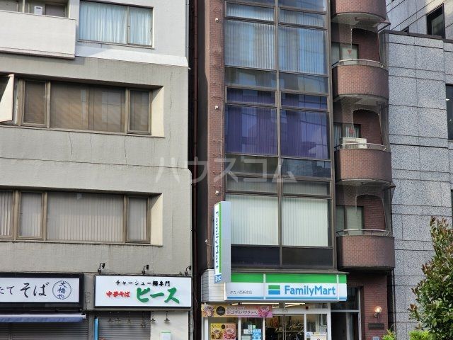 コンビニ　ファミリーマート タカノ西新宿店（コンビニ）まで709m