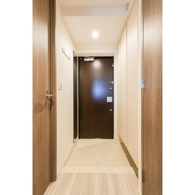 玄関　写真は同タイプ住居です。
