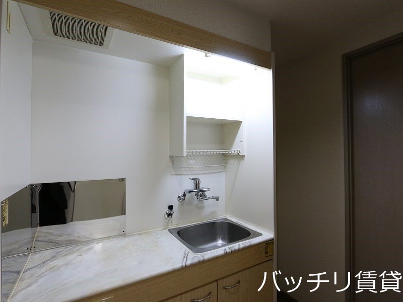 キッチン　画像は同型タイプの為現状を優先致します。
