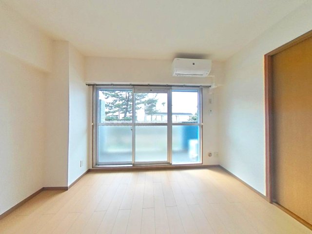 ＪＲ紀勢本線 紀三井寺駅 徒歩10分 6階建 築25年の居間写真