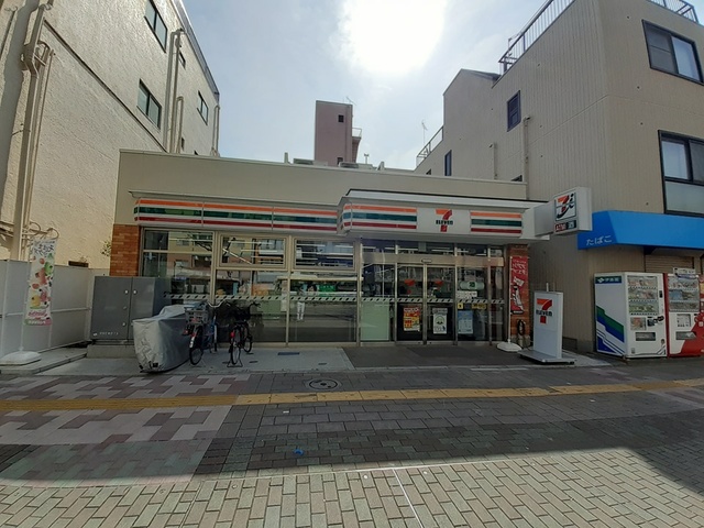 コンビニ　セブンイレブン台東三ノ輪１店（コンビニ）まで413m