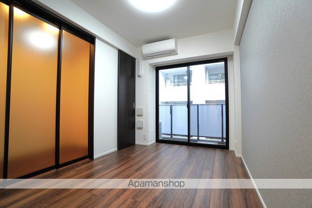 都営浅草線 宝町駅 徒歩3分 12階建 築3年の居間写真