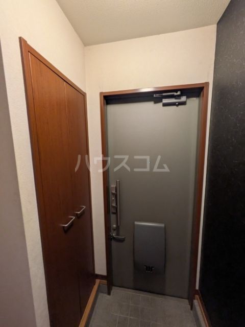 パインクレスト7の玄関写真