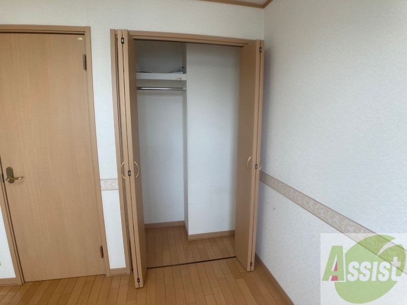 収納　クローゼットは奥行きもあり、荷物が多い方でも安心です。
