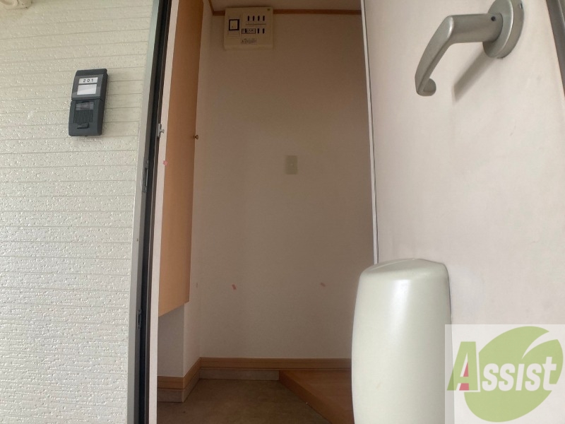 玄関　玄関の様子です。明るい印象ですね。気分もあがりそう。
