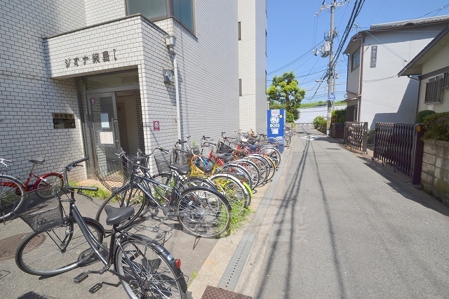 駐車場　自転車置き場