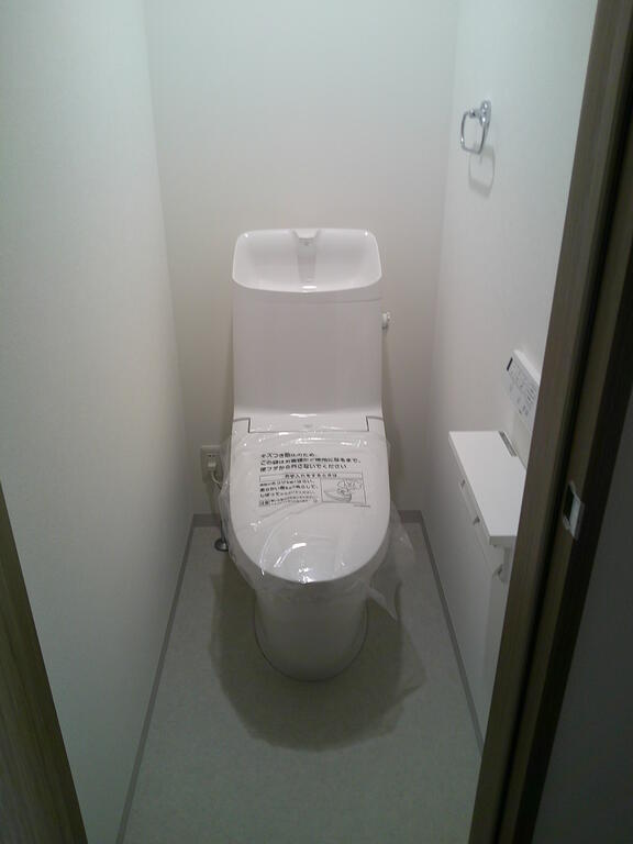トイレ　別室の写真となります。