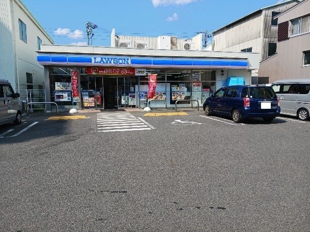 コンビニ　ローソン（コンビニ）まで550m
