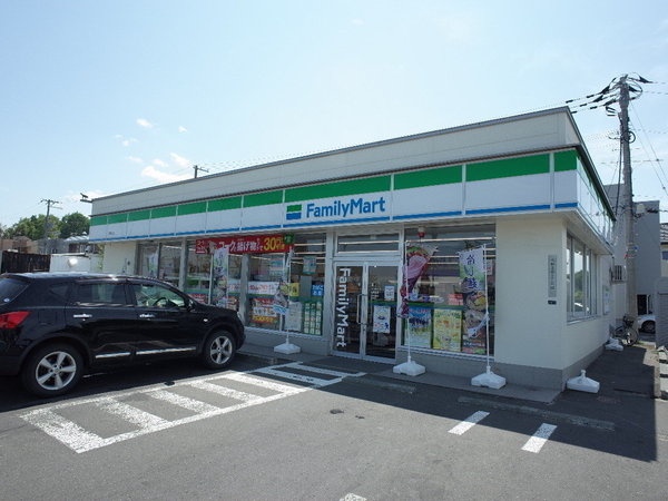 コンビニ　ファミリーマート札幌栄通店（コンビニ）まで246m