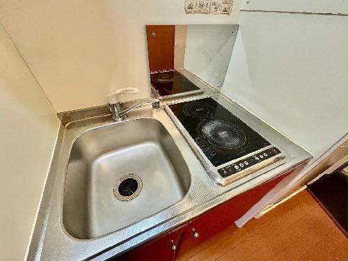 キッチン　設備・仕様は号室により異なる為、現況を優先いたします。