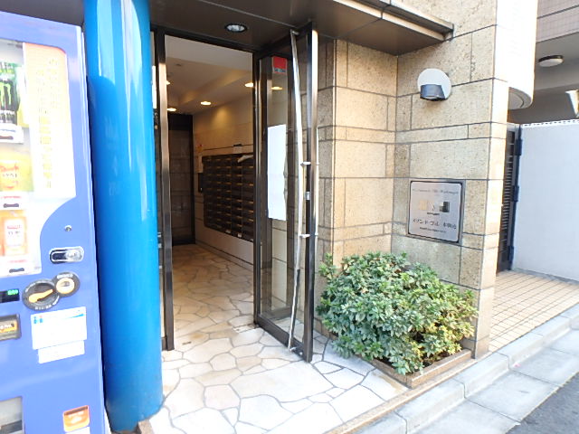 エントランス　弊社は都内全域の物件をご紹介可能です！