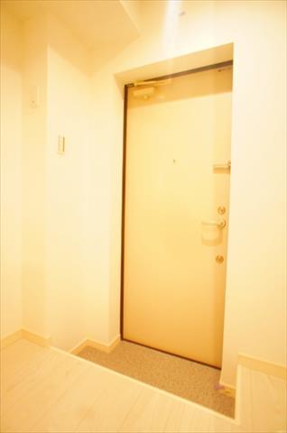 新子安レジデンスの玄関写真