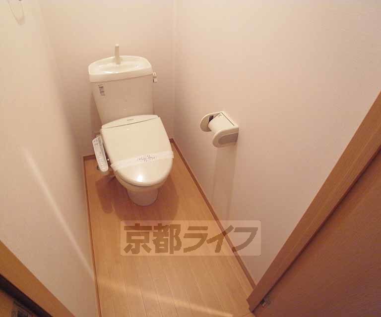 ＪＲ山陰本線 嵯峨嵐山駅 徒歩2分 3階建 築18年のトイレ写真