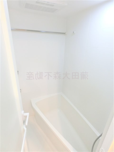 バス・シャワールーム　浴室乾燥機付きのバスルーム　足が伸ばせるバスタブ！