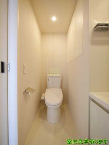 トイレ　別部屋になります。
