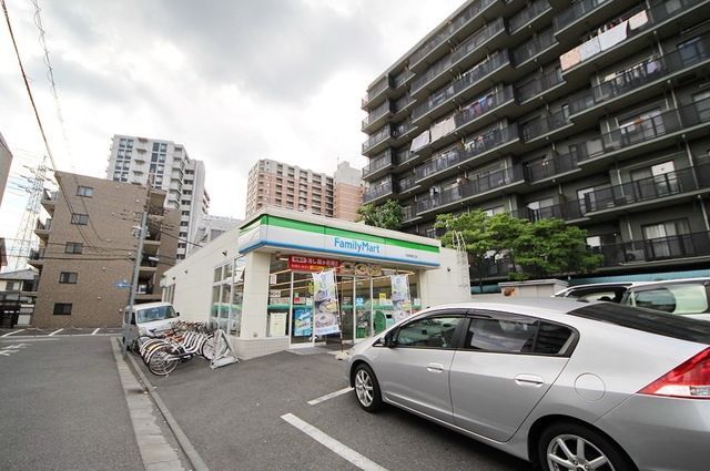 コンビニ　ファミリーマート与野駅西口店（コンビニ）まで364m