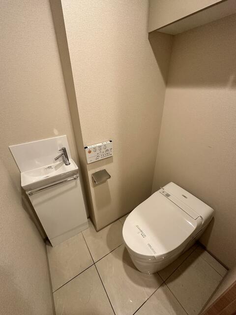 東京メトロ丸ノ内線 本郷三丁目駅 徒歩5分 7階建 築9年のトイレ写真