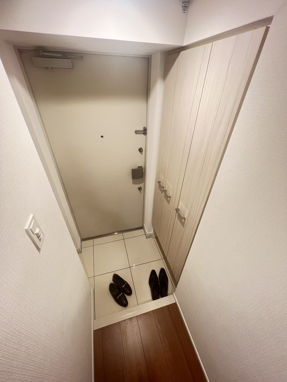玄関　※別部屋の写真になります。